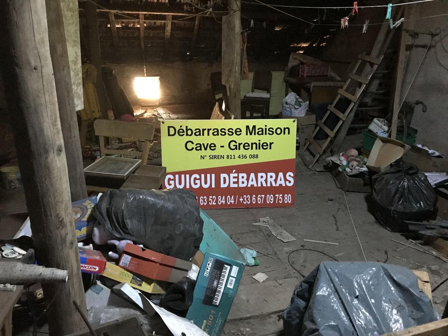 Grenier encombré avant l'intervention de GUIGUI DEBARRAS